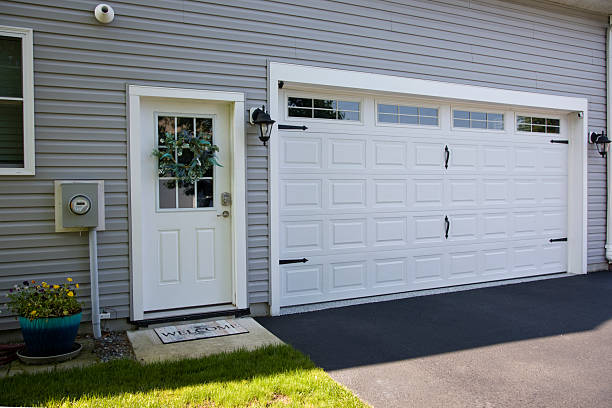 24/7 Emergency Garage Door Panel Replacement experts in Universal City, TX